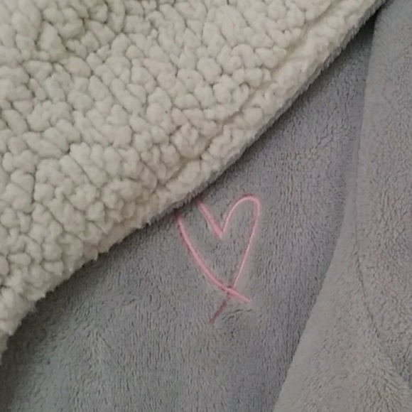 Victoria Secret Robe - Picture 4 of 6